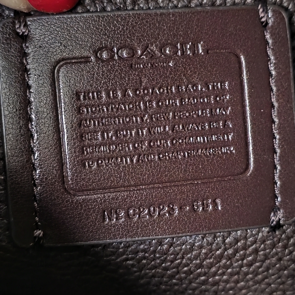 Coach Lora Bucket Bag with Whipstitch Detail in a light taupe - Picture 3 of 16